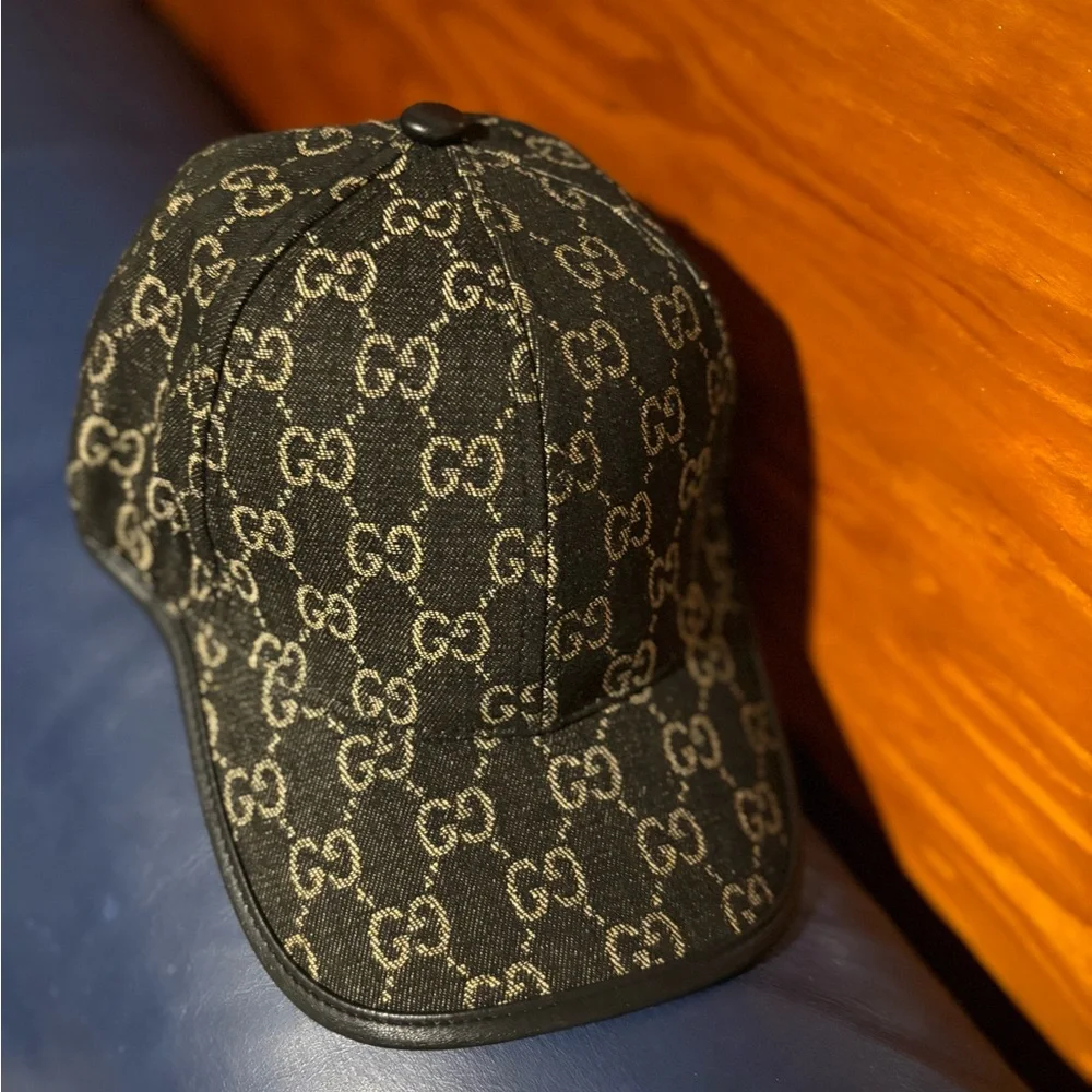 Gucci Black and Gold Patterned Cap - Picture 4 of 10
